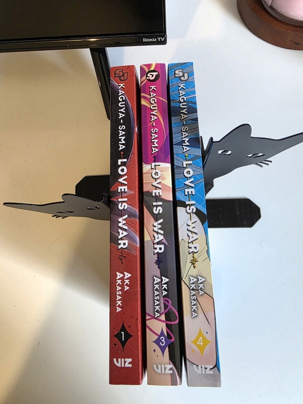 Manga Kaguya-sama: Love Is War Volumes with Red, Pink, Blue Spines
